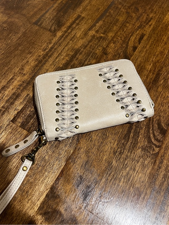 Lucky Brand Handbags - Lucky Brand Cream Leather Zip Wristlet